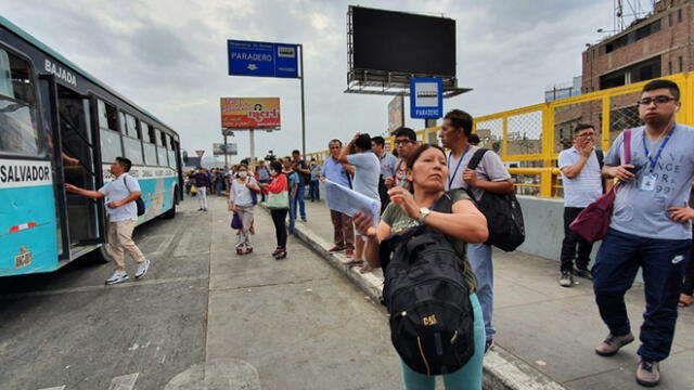 Varias colas se registran en los principales paraderos de Lima y Callao. Foto: URPI-GLR