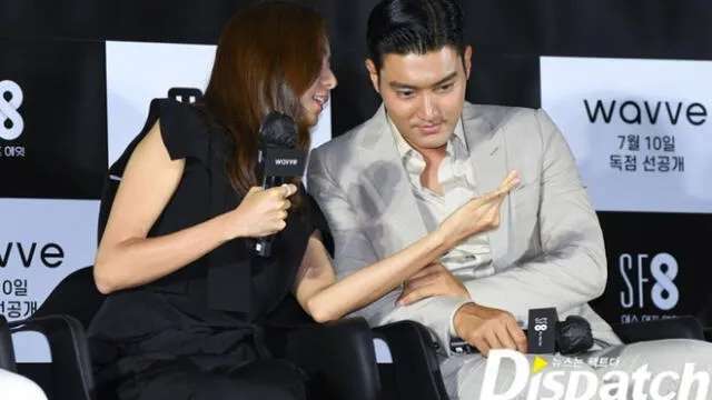 Desliza para ver más fotos de Siwon y Uee en la conferencia de prensa del dorama SF8. Créditos: Dispatch