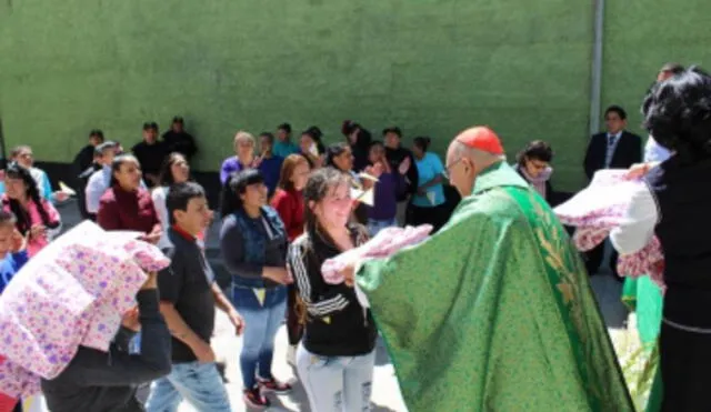 Cardenal Pedro Barreto visita penal Concepción y lleva ayuda a 36 internas [VIDEO]