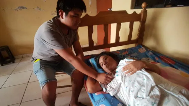 Luis Huanilo se encarga de su mamá, pero solicitan apoyo para poder mejorar su calidad de vida. (Foto: GLR - URPI)