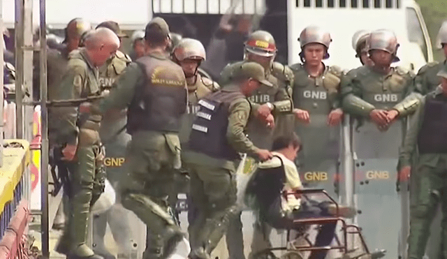 Venezuela: Militares de Maduro impiden ingreso a niño en silla de ruedas [VIDEO]