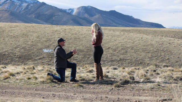 Twitter: propone matrimonio a su novia, aparece su suegro y le da cruel susto [FOTO]