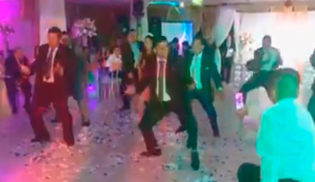 En Facebook, una quinceañera preparó una coreografía acompañada de sus familiares y conquistó a los invitados de su fiesta.