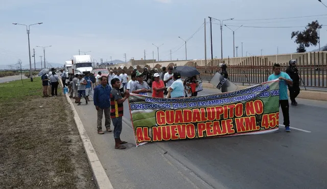 Transportistas de carga pesada marcharon por la Panamericana Norte en Chimbote