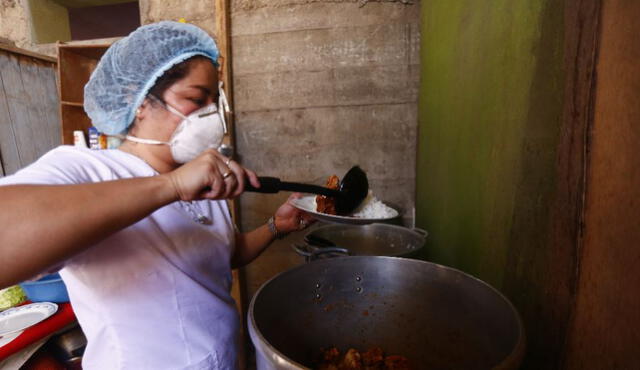 Gobierno destinará 17 millones de soles a municipios para que entreguen kits de sanidad a mujeres que laboran en comedores populares. Foto: Flavio Matos / La República.