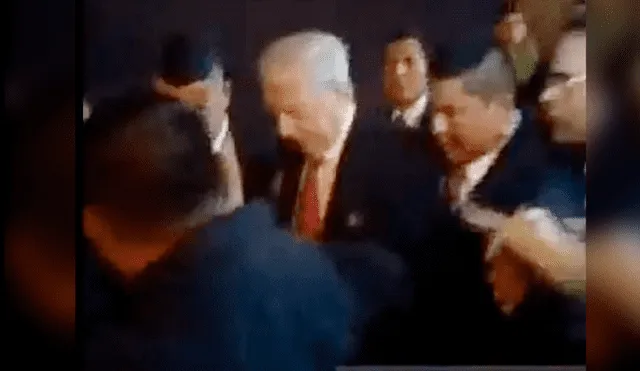 Capturas del video difundido sobre el ataque a Mario Vargas Llosa.