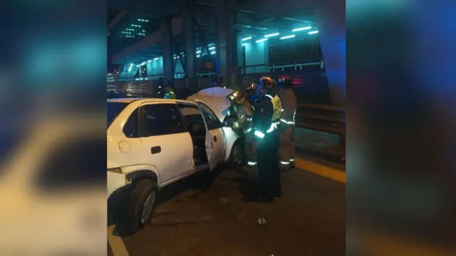 Serenos y bomberos atendieron a la víctima, quien presenta varias lesiones en el cuerpo. (Foto: Difusión)