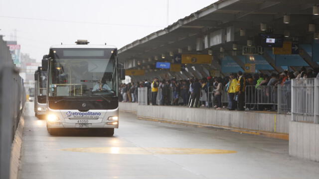 Buses partirán desde la Estación Central y Plaza de Flores para recoger a las personas que salen del Estadio Nacional. (Foto: La República)