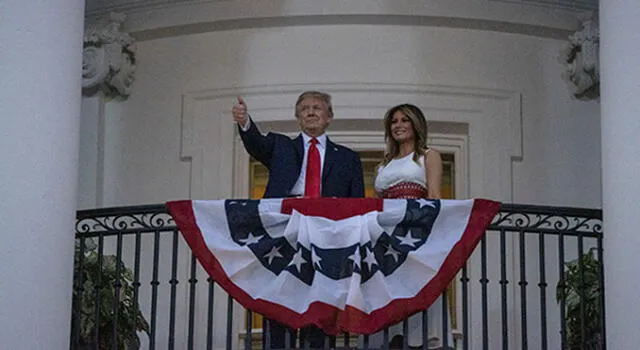 Presidente Donald Trump junto a su esposa Melania en la Casa Blanca. Foto: AFP