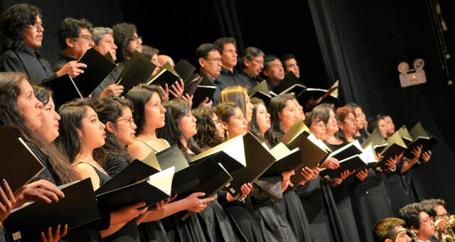 Coro de la Orquesta Sinfónica del Cusco, que este viernes 23 de agosto cantará bajo la batuta del maestro Israel Olaya.