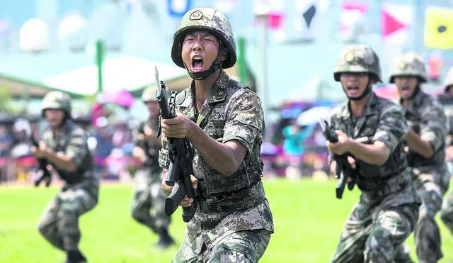 (FILES) This file photo taken on June 30, 2019 shows China's People's Liberation Army (PLA) soldiers performing drills during a demonstration at an open day at the Ngong Shuen Chau Barracks on Stonecutters Island in Hong Kong to mark the 22nd anniversary of Hong Kong's handover from Britain to China. - Videos falsely claiming to show a Chinese military crackdown against pro-democracy protesters in Hong Kong have flooded social media over the past week, according to an AFP investigation that has debunked multiple posts. The PLA has maintained a garrison in Hong Kong since the former British colony was returned to China in 1997, with an estimate of 8,000-10,000 PLA troops in the territory. (Photo by ISAAC LAWRENCE / AFP) / TO GO WITH HongKong-politics-internet-military,FOCUS by Cat Barton and Rachel Yan
