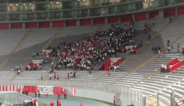 Perú vs Ecuador: Hinchas blanquirrojos se quedan alentando en el estadio pese a derrota [VIDEO] 