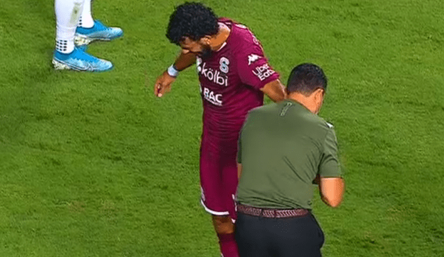Barrantes no pudo evitar los gestos de dolor cuando le acomodaron el dedo dislocado. Foto: Captura de video/ESPN.