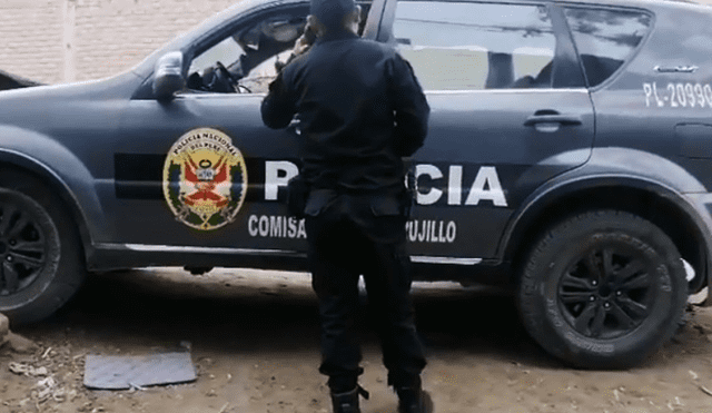 Agentes policiales de Alto Trujillo llegaron a la zona. Foto: captura video Soltv