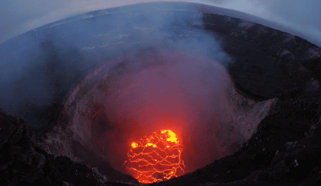 Volcán de Hawái lleva más de dos meses en erupción 
