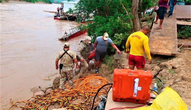 Autoridades rescataron cuerpos de personas que cayeron en el río Chinchipe. Foto: Municipalidad de Santa Rosa