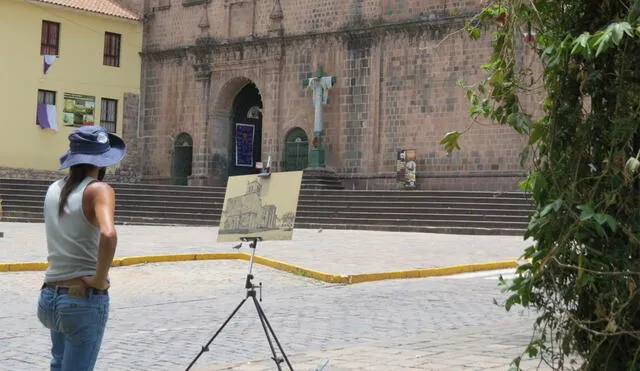 Los artistas haciendo lo suyo con los templos coloniales del centro. Foto: La República
