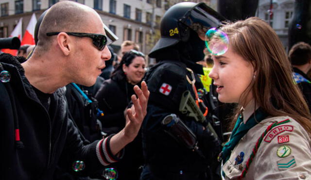 Lucie Myslikova, la joven que encaró a un neonazi en República Checa 