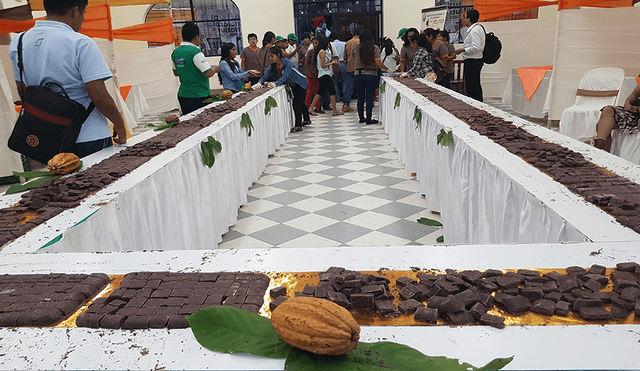 Vraem: presentan en Pangoa el chocolate más grande de la selva central
