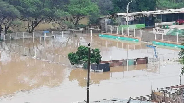 Piura: Desborde de río inunda centro poblado fronterizo El Alamor