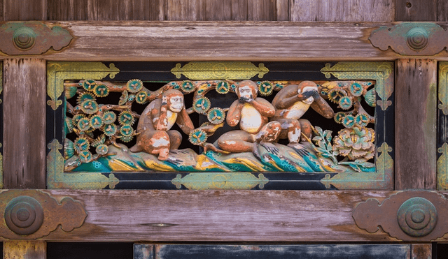 La escultura de los tres monos sabios del santuario sintoísta Toshogu.  | Foto: Blue Sky Studio vía Shutterstock