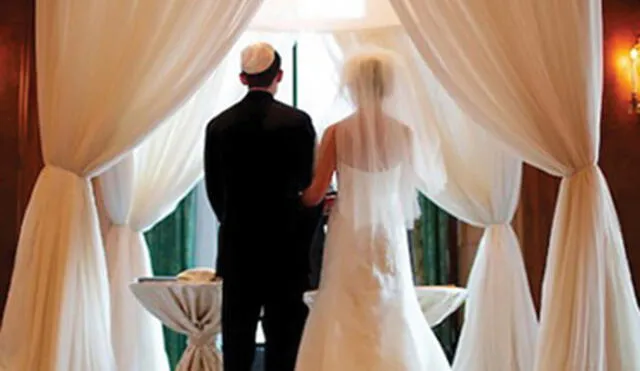 Pareja de judíos ortodoxos hacen swinger vía Tinder para escapar del matrimonio obligatorio