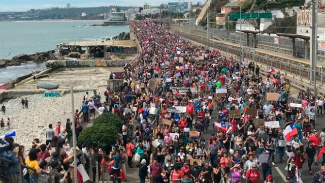 Bajo el lema #EstoNoHaTerminado más de 50 mil chilenos protestaron en Valparaíso. Foto: Difusión