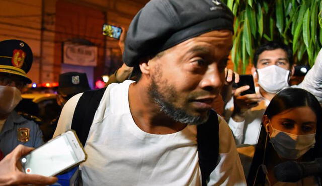 Ronaldinho salió de la cárcel y ahora cumple prisión domiciliaria en un hotel de Asunción. Foto: AFP.