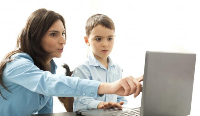 Padres son responsables por contenidos que sus hijos ven en internet