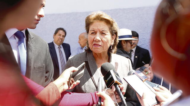 Alcaldesa de Arequipa promete poner en regla a funcionarios cuestionados