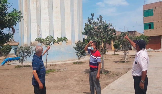 Vecinos señalan el tanque elevado inoperativo. Foto: Carlos Vásquez Romero/ La República