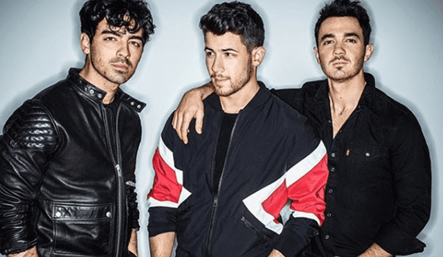 Los Jonas Brothers causan furor al bailar canción de Danna Paola 