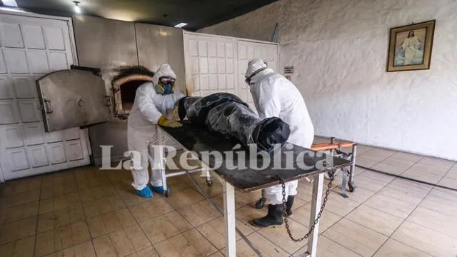 Coronavirus. Pacientes llegan a los hospitales de Arequipa, cuando ya la muerte hizo su trabajo. Foto: Oswald Charca - La República