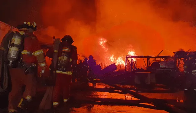 Viviendas quedaron destruidas tras incendio en jirón Callao. Foto: URPI-GLR