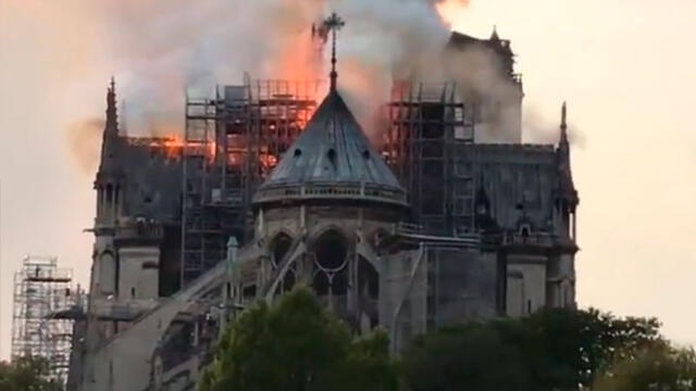 Incendio en Notre Dame: controlan fuego y reportan que la estructura "ha sido salvada" 