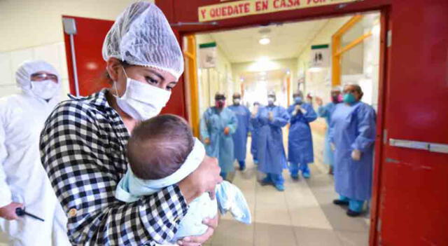 volvieron a nacer. Una madre de 37 años y su bebé se contagiaron con el virus. Tras los cuidados lograron curarse.