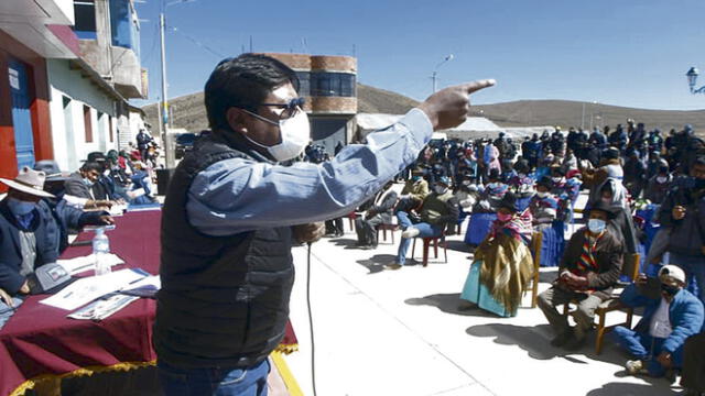 denuncia. Para los consejeros regionales, Luque no tomó las medidas necesarias frente al incremento de contagios en Puno.