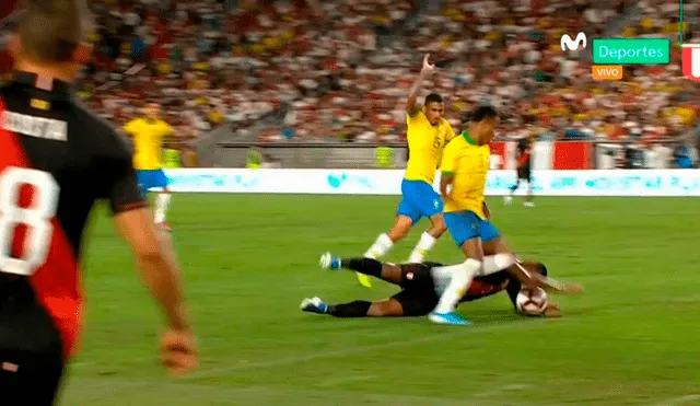 Renato Tapia se tiró de cabeza para evitar un contragolpe brasileño en amistoso internacional Fecha FIFA 2019.