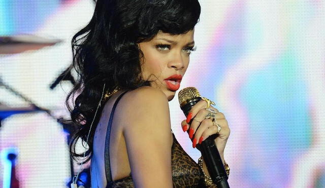 Rihanna: se luce con desconocido en España|FOTOS