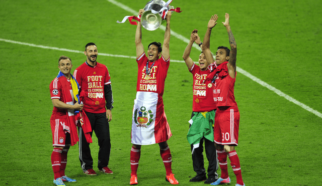 Claudio Pizarro recordó la vez que gano la Champions League con el Bayern Múnich. Foto: AFP