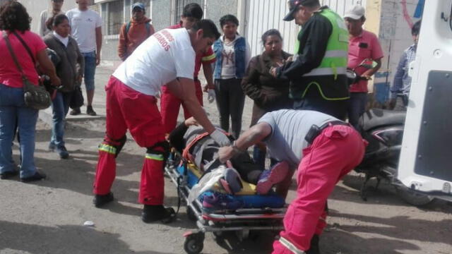 Madre e hijo resultaron heridos tras choque de taxi y motocicleta en Moquegua 
