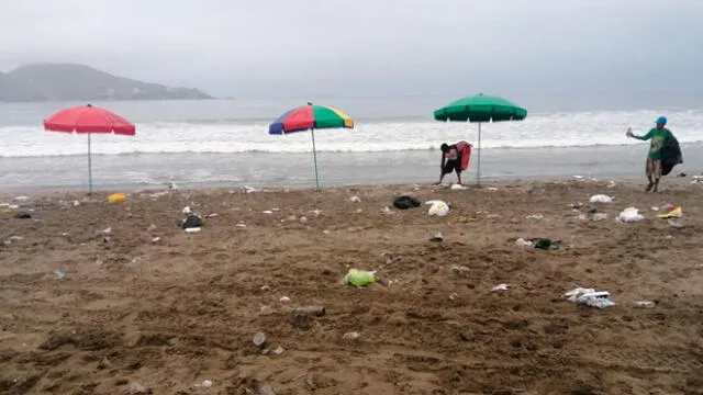 Ancón: playas terminaron repletas de basura tras visita de bañistas por Año Nuevo [VIDEO]