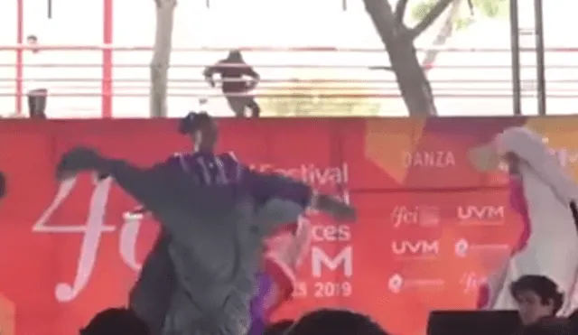 YouTube viral: alumno arruina festival de danza y se pone a bailar Fortnite frente a todos [VIDEO]