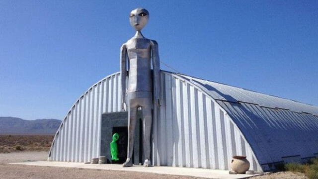 En la imagen, el Centro de Investigación de Alienígenas, una tienda de recuerdos cercana al Área 51. Foto: BBC