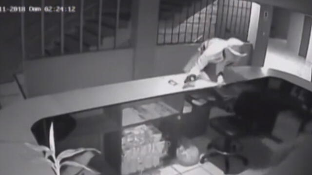 La Victoria: cámaras captan a enamorados robando al interior de un hostal [VIDEO]