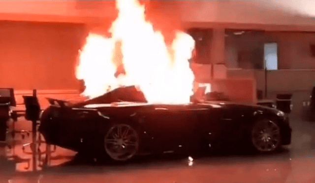 Incendiaron y destrozaron autos Mercedes Benz durante las protestas por la muerte de George Floyd. Foto: Captura