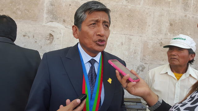 Alcalde de Moquegua pide a sus funcionarios poner sus cargos a disposición
