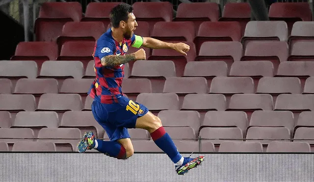 Hincha del Barcelona llora en la reja del Camp Nou ante la posible partida de Messi. Foto: AFP