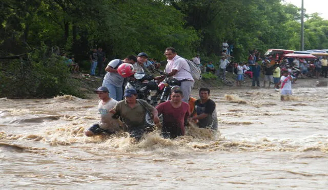 Desborde del río Piura aisla a más de 200 mil personas