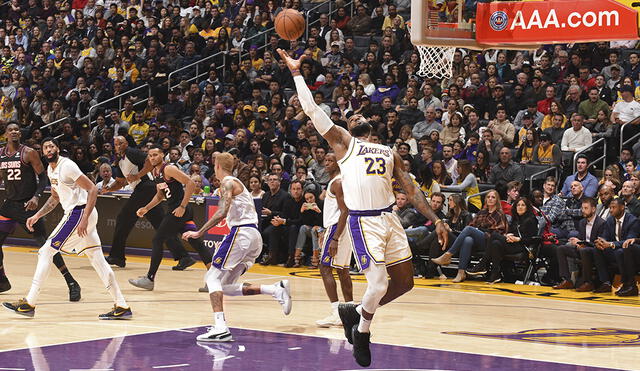 Lakers gana 117-107 a Phoenix Suns en partido por la NBA. Foto: AFP